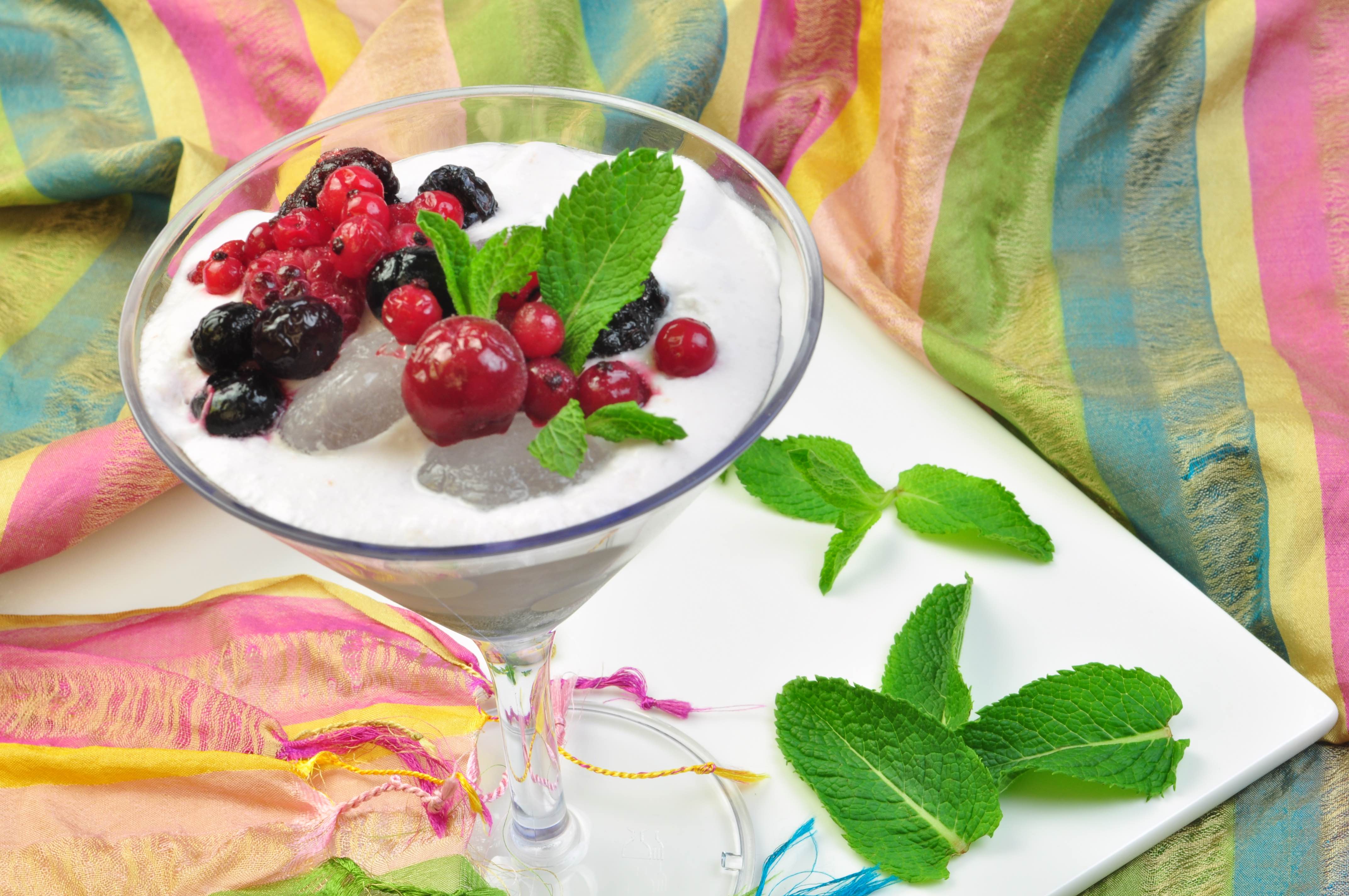 Dessert_with_coconutmilk_fresh_fruit_and_rosewater