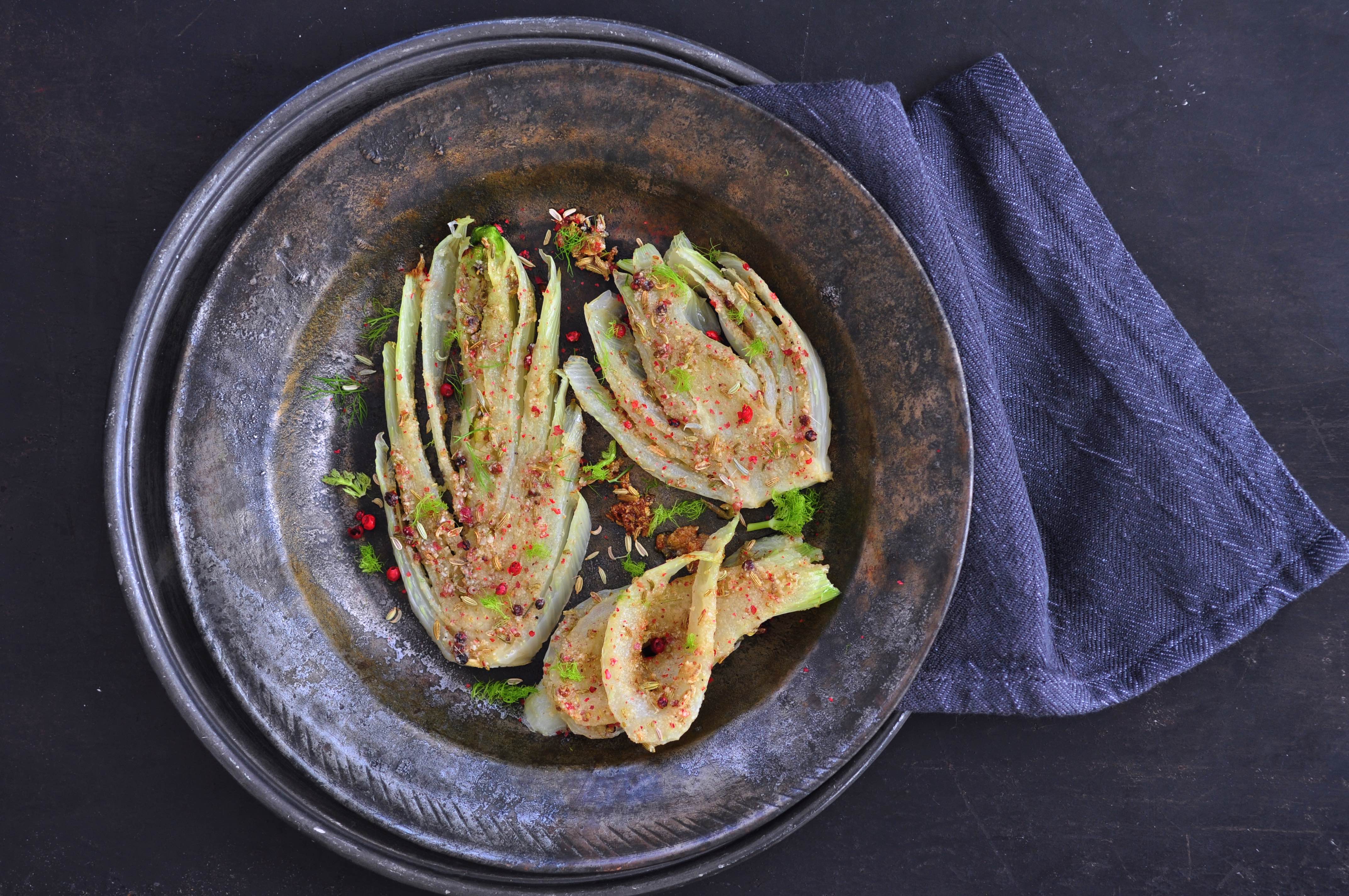 Baked_fennel_with_pink_pepper_and_almond_flour