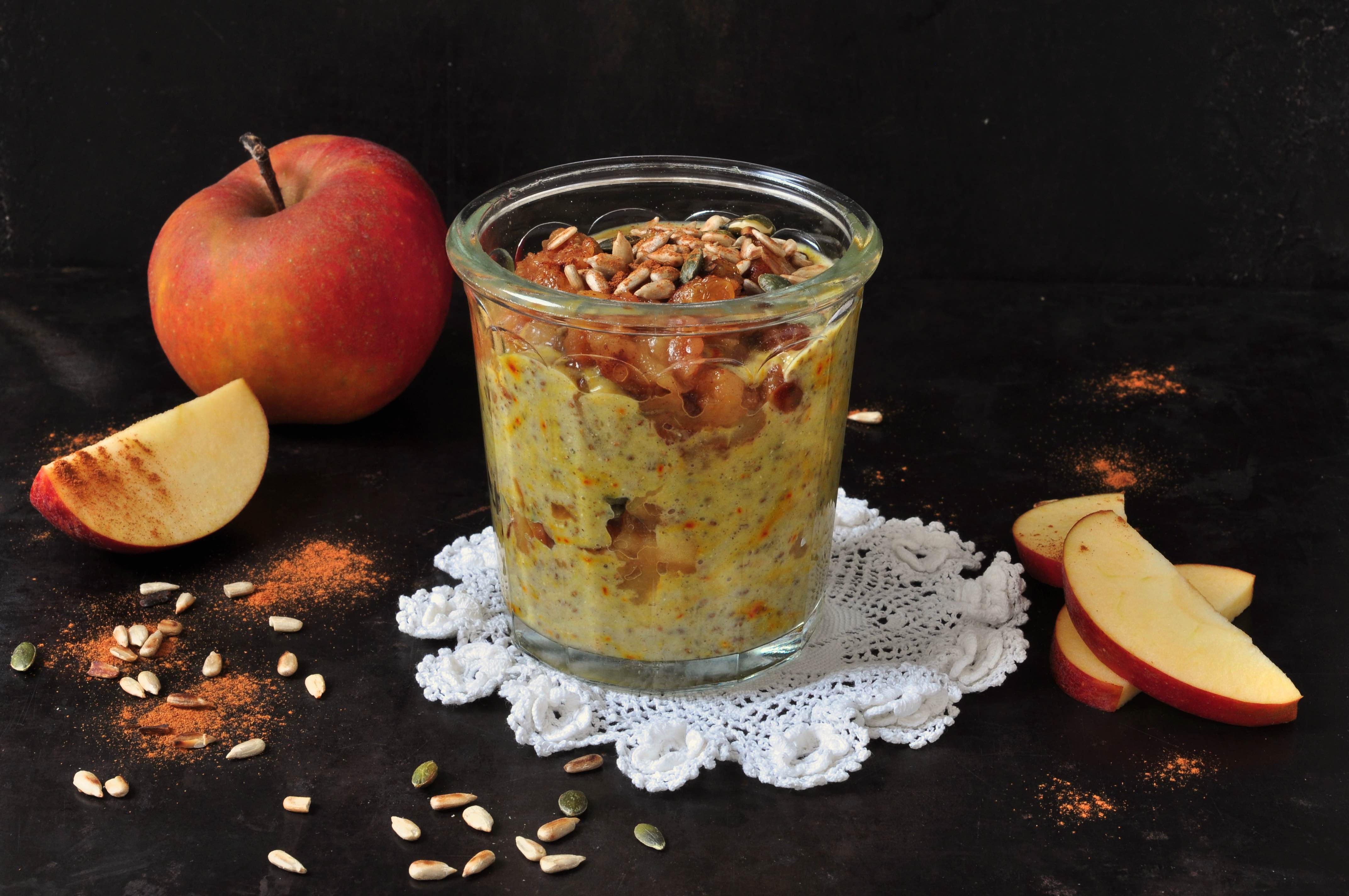 Chiapudding_with_saffron_and_warm_apples
